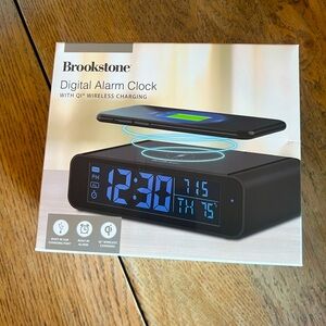 Brookstone Digital Alarm Clock Digital Charging NEW